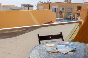 Bazén v ubytování Flatguest Costa Calma + Beach + 2Bdr + Pool nebo v jeho okolí