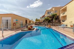 Bazén v ubytování Flatguest Costa Calma + Beach + 2Bdr + Pool nebo v jeho okolí