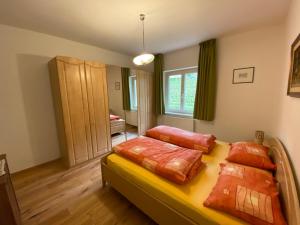Posteľ alebo postele v izbe v ubytovaní Emily Elisa Traum Ferienwohnung mit atemberaubenden Seeblick