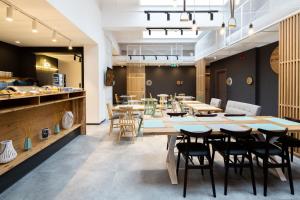 a restaurant with a long table and chairs at Hotel J.J. Darboven in Rumia