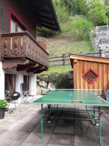 Stolní tenis v ubytování Haus Scharler, Talstation nebo okolí