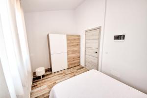 a bedroom with a white bed and a closet at White House - Piro in San Miguel de Abona +86 photos