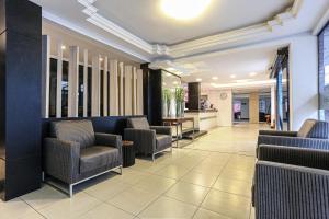 A seating area at Sandri City Hotel