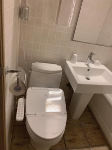 Changwon AT Business Hotel的一间浴室