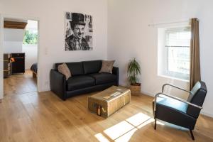 Uma área de estar em B&B 7e Art