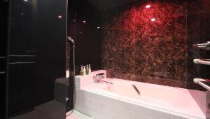 Koupelna v ubytování Restay Sun City (Adult Only)