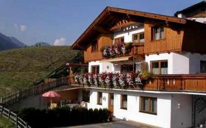 a building with flowers on the balcony of it at Appartement Susanne in Neustift im Stubaital