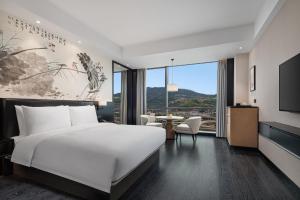 Nespecifikovaný výhled na hory nebo výhled na hory při pohledu z hotelu