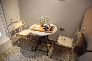 a small table with two chairs and a table with headphones on it at Spring Guest House in Tainan