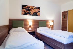 A bed or beds in a room at Frühstückspension Reinhard Todt
