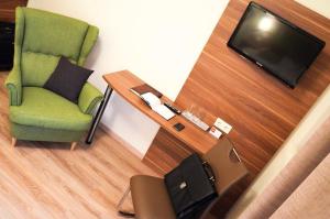A television and/or entertainment centre at Frühstückspension Reinhard Todt
