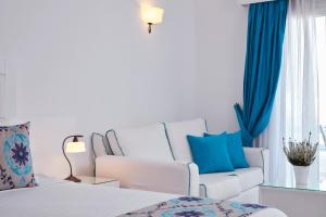 Cama ou camas em um quarto em Grand Beach Hotel