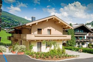 a house in the middle of a street at Chalet Alpinresort - JOKERCARD INCLUDED in Saalbach Hinterglemm