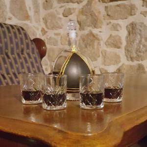 Nápoje v ubytování Stone house Goranova kuća