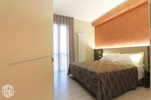 מיטה או מיטות בחדר ב-People Travel Rooms