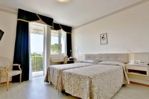 Voodi või voodid majutusasutuse Hotel Abano Astoria toas