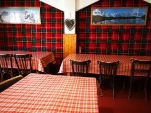 two tables in a restaurant with red and green plaid at Le Chamoniard Volant in Chamonix