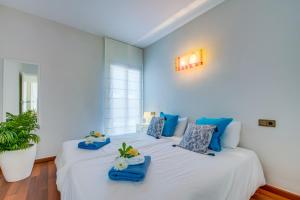 two beds in a room with blue and white at Ideal Property Mallorca - Playasol in Port d'Alcudia