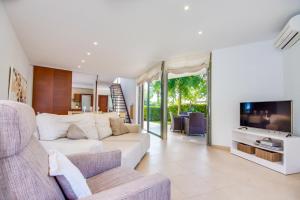 A seating area at Ideal Property Mallorca - Casa Francina