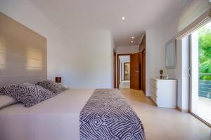 A bed or beds in a room at Ideal Property Mallorca - Casa Francina