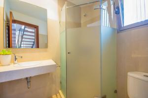 A bathroom at Ideal Property Mallorca - Casa Francina