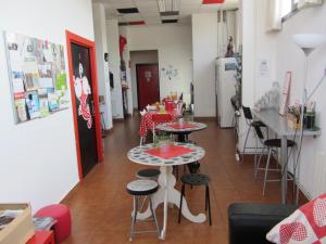 Posezení v ubytování Bilbao Akelarre Hostel