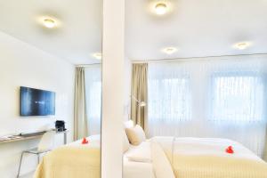 Televiisor ja/või meelelahutuskeskus majutusasutuses Hotel SiX
