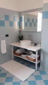 a bathroom with a white sink and a mirror at ACERO ROSSO in Pianfei