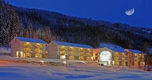 Nespecifikovaný výhled na hory nebo výhled na hory při pohledu z hotelu