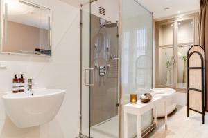 Vannituba majutusasutuses Brasss Hotel Suites