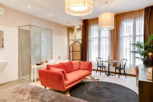 Istumisnurk majutusasutuses Brasss Hotel Suites