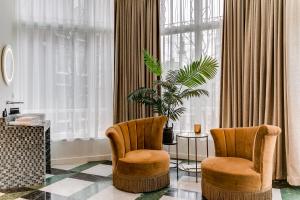 Istumisnurk majutusasutuses Brasss Hotel Suites