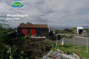 a house with a view of the ocean at Casas Alto da Bonança in São Roque do Pico