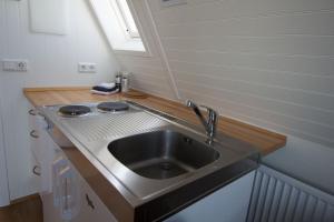 Kuhinja ili čajna kuhinja u objektu Ormurinn Cottages
