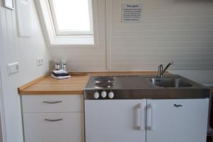 Kuhinja ili čajna kuhinja u objektu Ormurinn Cottages