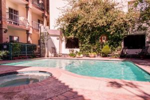 Bazén v ubytování Business Hotel & Suites María Bonita nebo v jeho okolí