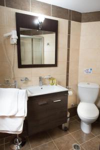 Kúpeľňa v ubytovaní Premier Agrinio Heart Hotel + 37 fotografií