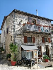 a motorcycle parked in front of a stone building at La Cambra dé Monflanquin in Monflanquin