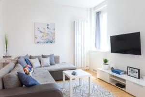 TV a/nebo společenská místnost v ubytování 150sqm Main Square Apt!-4 Units-Great for Groups!