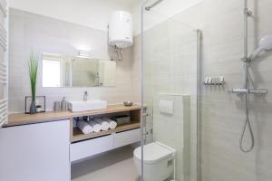 Un baño de 150sqm Main Square Apt!-4 Units-Great for Groups!