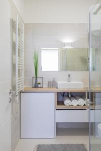 Un baño de 150sqm Main Square Apt!-4 Units-Great for Groups!