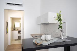 Una cocina o zona de cocina en 150sqm Main Square Apt!-4 Units-Great for Groups!