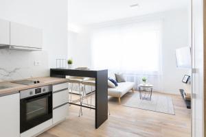 Una cocina o zona de cocina en 150sqm Main Square Apt!-4 Units-Great for Groups!