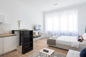 Una cocina o zona de cocina en 150sqm Main Square Apt!-4 Units-Great for Groups!