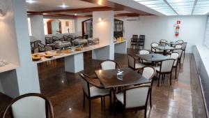 Reštaurácia alebo iné gastronomické zariadenie v ubytovaní Praia Hotel Enseada