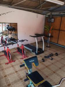 Fitness centrum a/nebo fitness zařízení v ubytování Hotel Amjeco + 9 fotografií