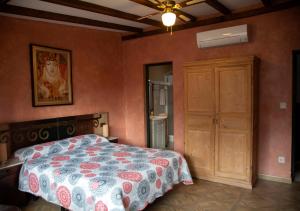 Tempat tidur dalam kamar di Hostal Welcome2 Alcázar