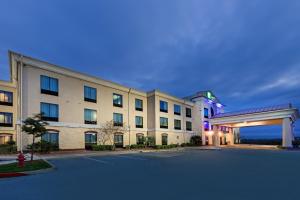 Imagen de la galería de Holiday Inn Express Hotel & Suites Floresville, an IHG Hotel, en Floresville
