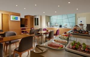 Foto da galeria de Holiday Inn Express Tangshan Downtown, an IHG Hotel em Tangshan