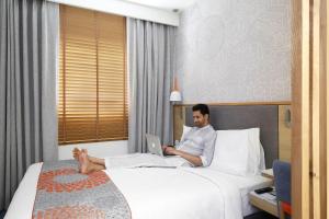 Ein Bett oder Betten in einem Zimmer der Unterkunft Holiday Inn Express Chennai OMR Thoraipakkam by IHG